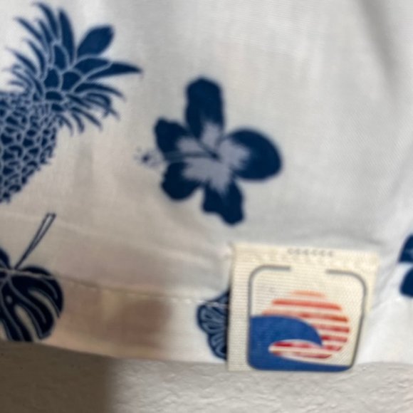 NEW Laguna Palm, Pineapple & Flower Button Up Collared Silky Camp Shirt Small - Picture 4 of 11